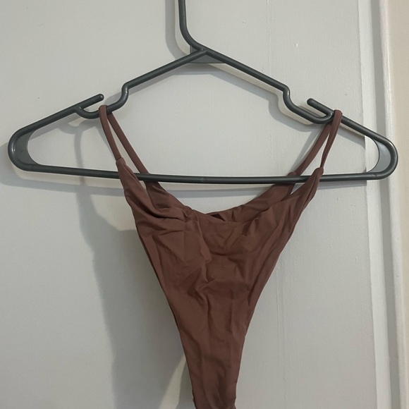 Medium bottom tan swimsuit never worn comes with tag - Picture 3 of 4